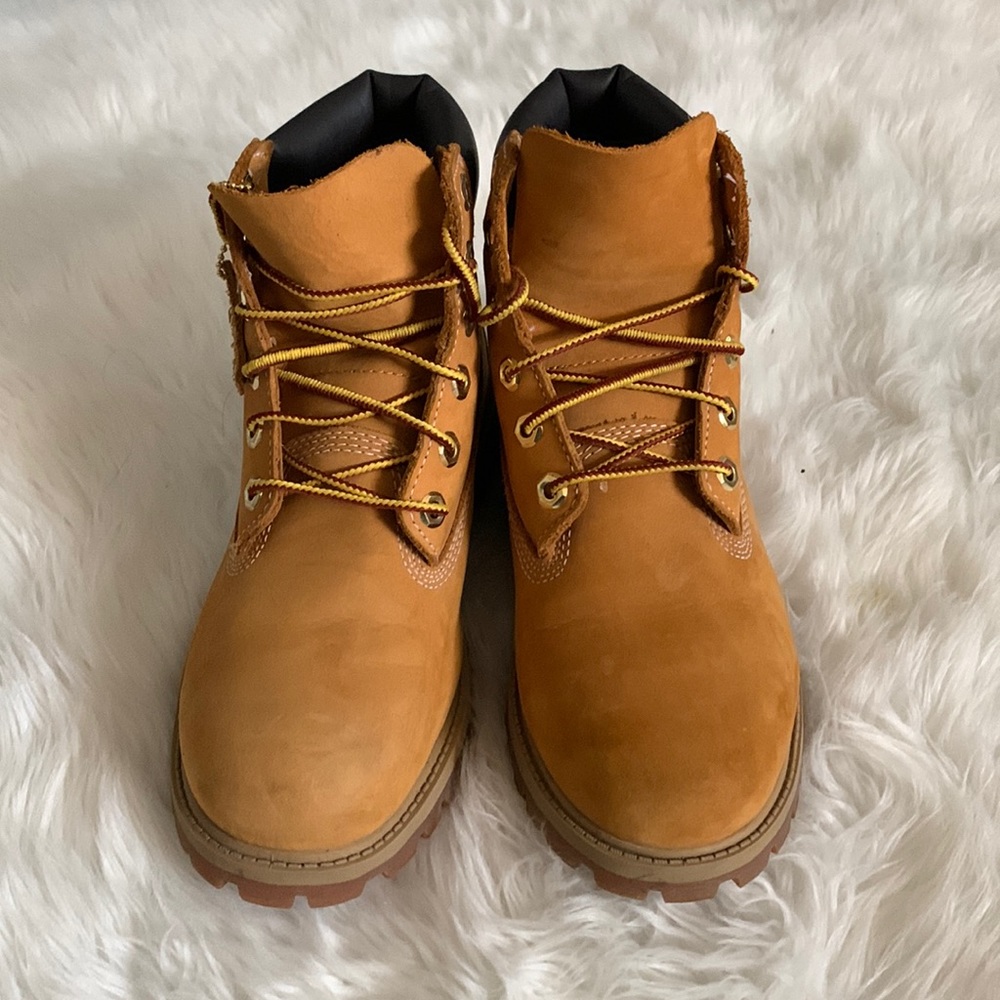 Boys-Girls Timberland Boots. Size 5.5 Wheat Color.